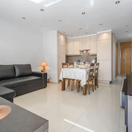 Optimist, Apartament Americas *