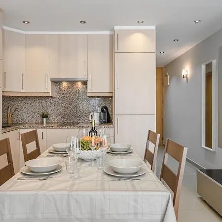 Optimist, Apartament Americas